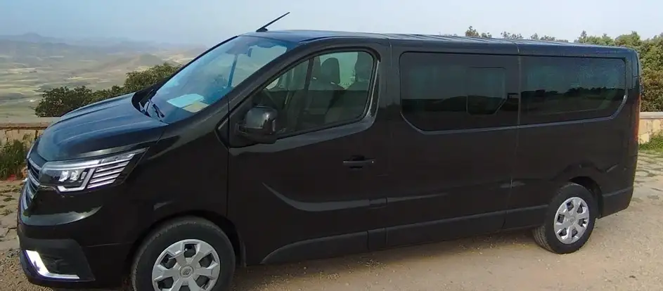 Tour Dunse 将乘客送到其旅行目的地