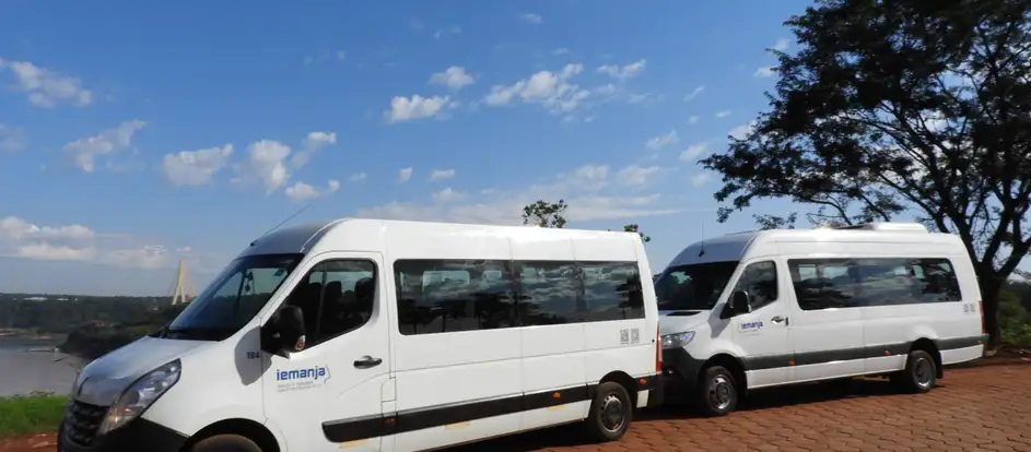 Iemanja Turismo 승객을 여행 목적지까지 운송
