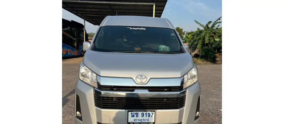 Nor Phuang Petch portando i passeggeri alla loro destinazione di viaggio