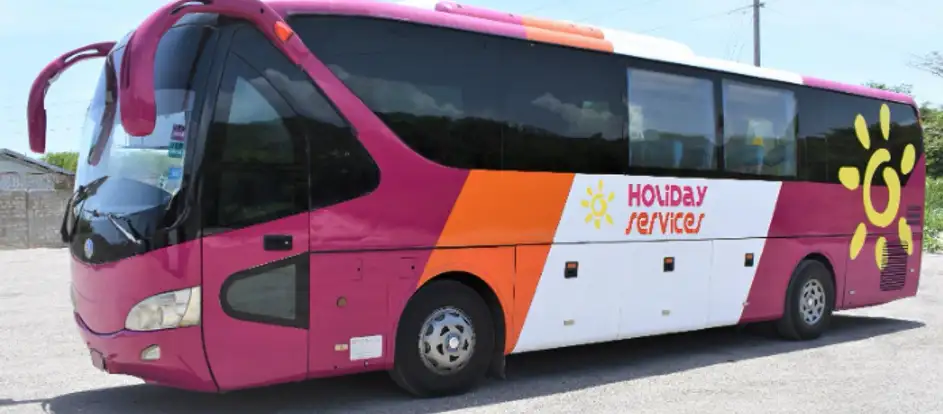 Holiday Services นำผู้โดยสารไปยังจุดหมายปลายทาง