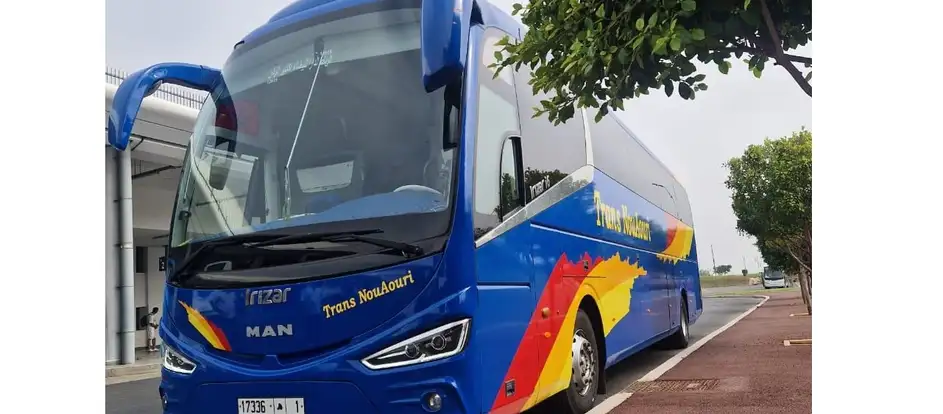Trans NouAouri passagiers naar hun reisbestemming brengen