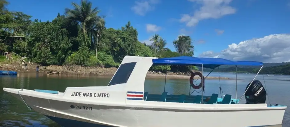Jade Mar Boat Ride bringing passengers to their travel destination