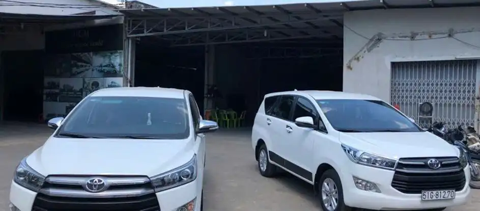 Ngoc Nguyen Luxury Car bringing passengers to their travel destination