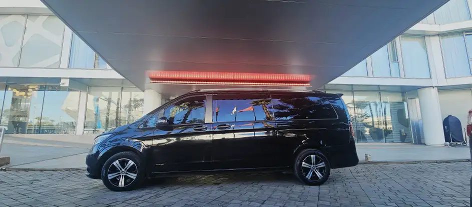 Driver4you bringing passengers to their travel destination