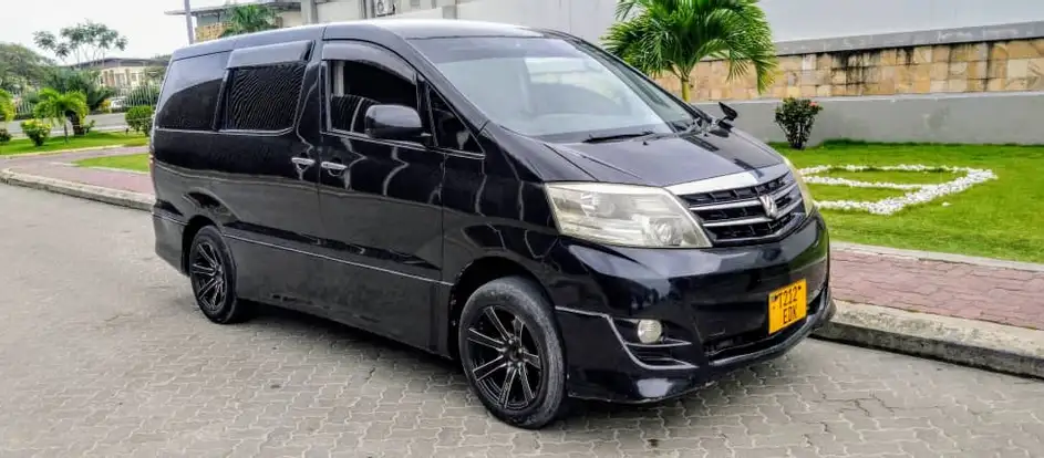 Hyderson Travel & Tours bringing passengers to their travel destination