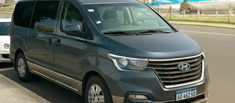 VAN7 Traslados bringing passengers to their travel destination