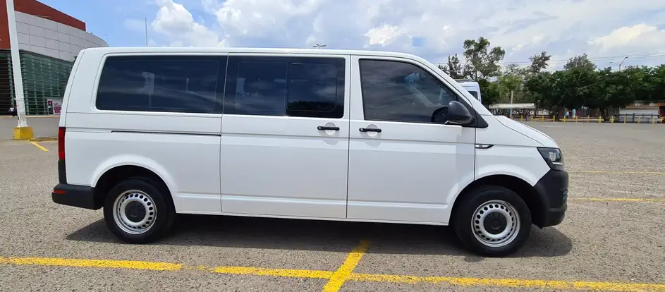 Servicios Turisticos Etto bringing passengers to their travel destination