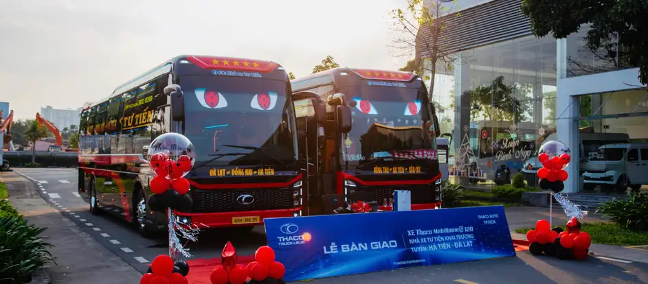 Tu Tien Express bringing passengers to their travel destination