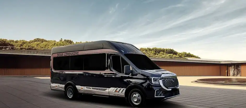 Thanh Thuy Limousine bringing passengers to their travel destination
