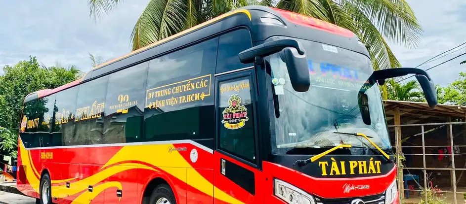Tai Phat Limousine portando i passeggeri alla loro destinazione di viaggio