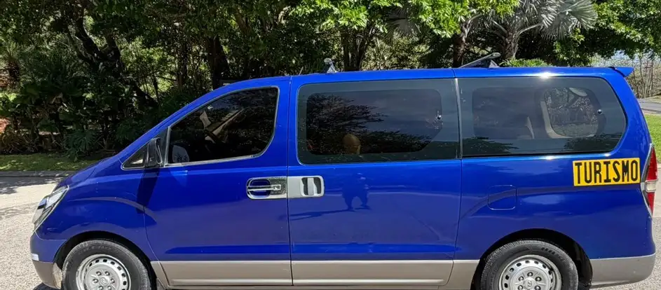 Costa Rica Shuttle Services bringing passengers to their travel destination
