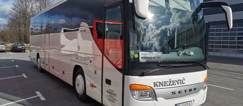 Prijevoz Knezevic bringing passengers to their travel destination