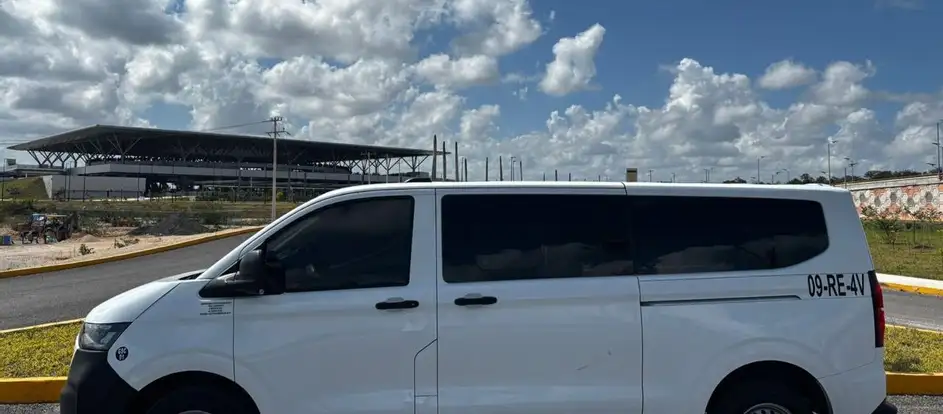 Grand Shuttle Mexico levando passageiros ao seu destino de viagem