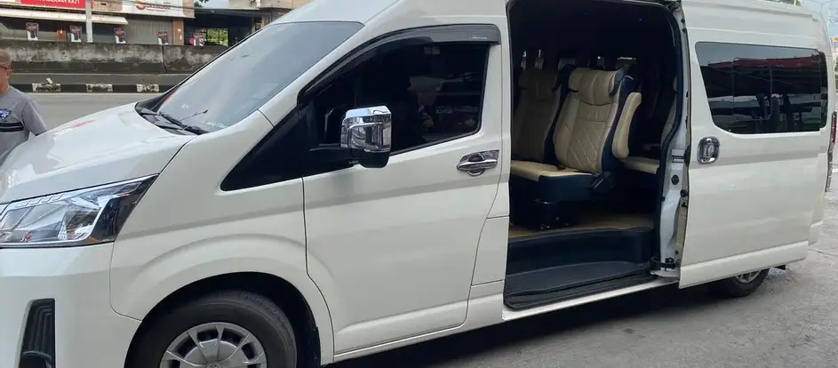 Chiang Mai Border Run passagiers naar hun reisbestemming brengen