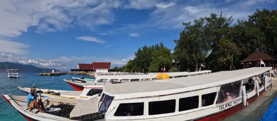 Sinar Tour Lombok passagiers naar hun reisbestemming brengen