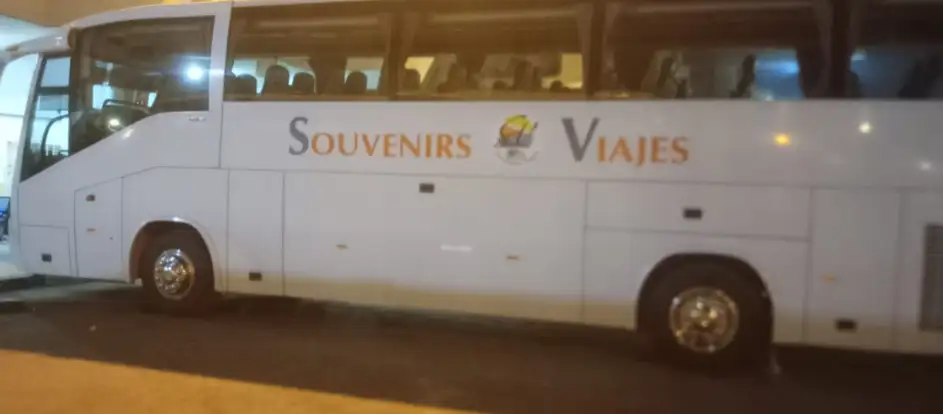 Souvenirs Viajes bringing passengers to their travel destination