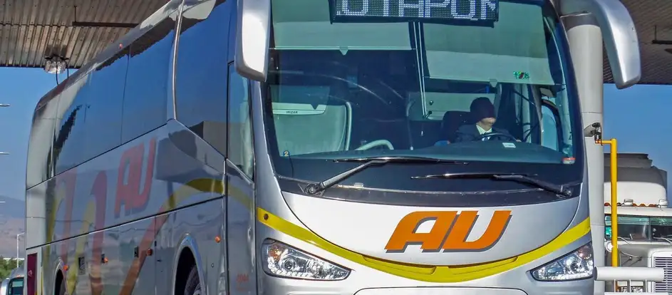 AU (Autobuses Unidos) Fahrgäste werden an ihr Ziel gebracht